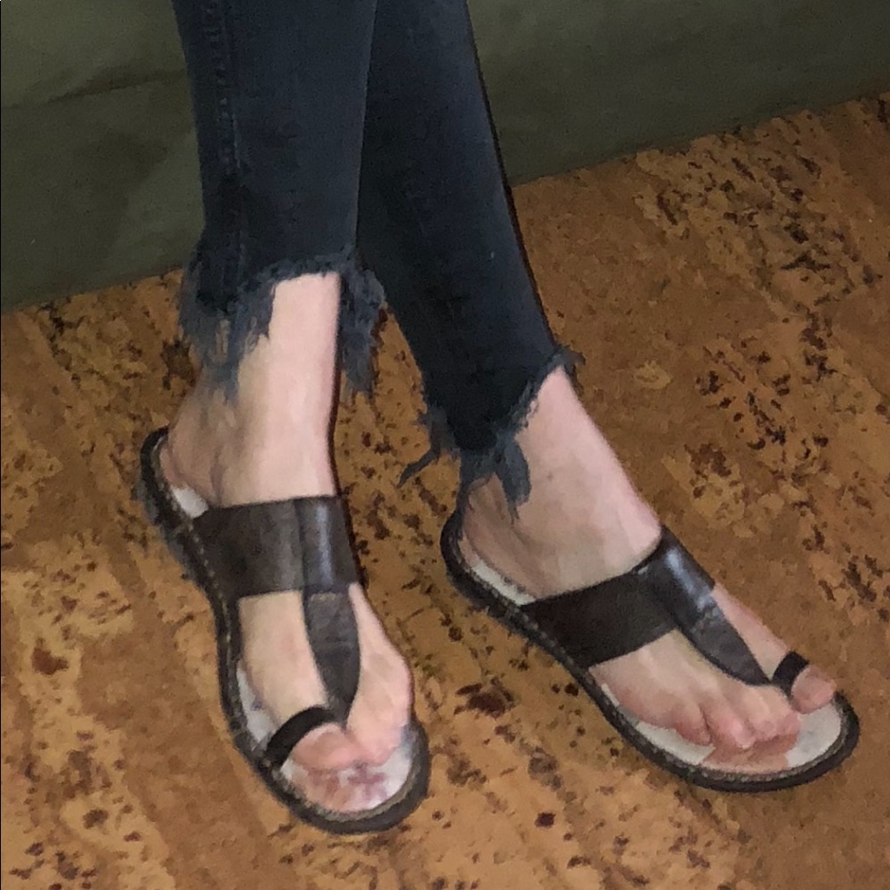 Born sandals NWOT